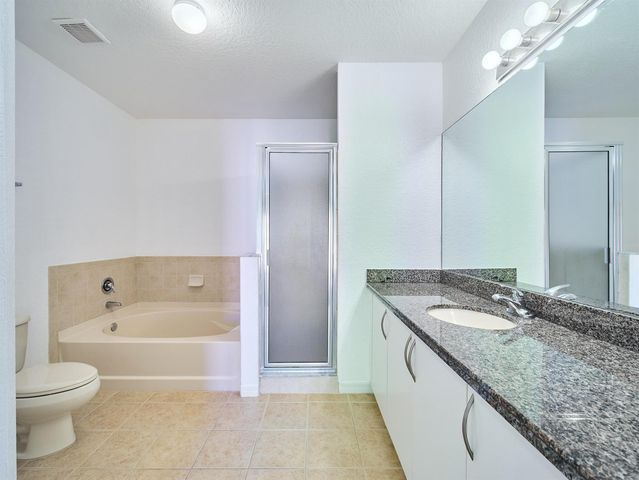 140 SW Peacock Boulevard 21-202, Port St. Lucie, FL 34986