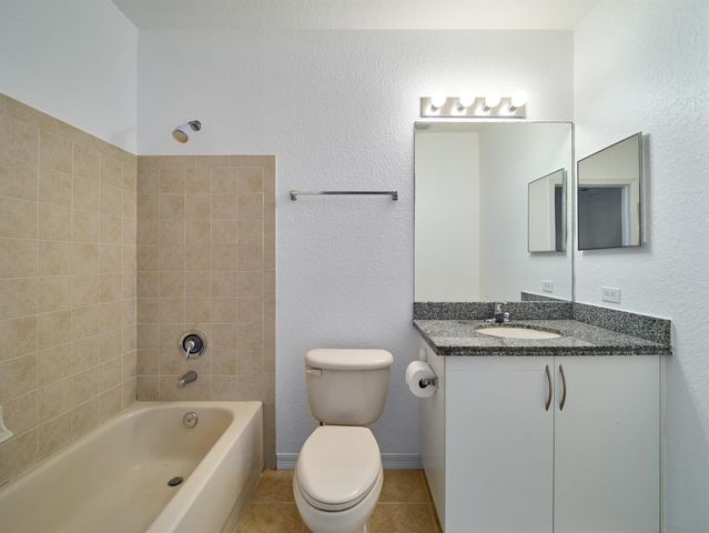 140 SW Peacock Boulevard 21-202, Port St. Lucie, FL 34986
