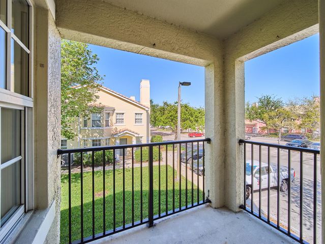 140 SW Peacock Boulevard 21-202, Port St. Lucie, FL 34986