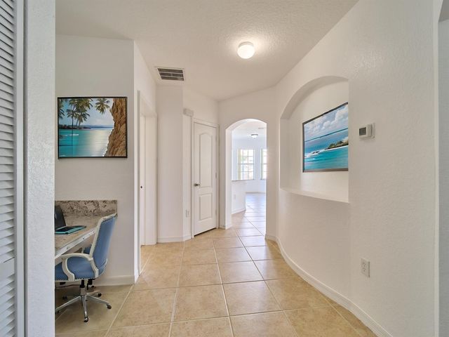 140 SW Peacock Boulevard 21-202, Port St. Lucie, FL 34986