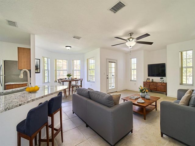140 SW Peacock Boulevard 21-202, Port St. Lucie, FL 34986