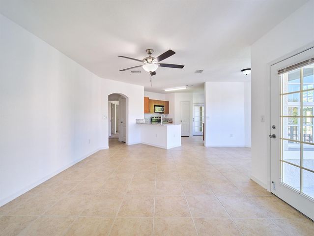140 SW Peacock Boulevard 21-202, Port St. Lucie, FL 34986