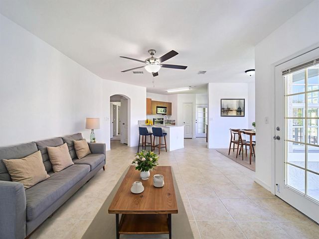 140 SW Peacock Boulevard 21-202, Port St. Lucie, FL 34986