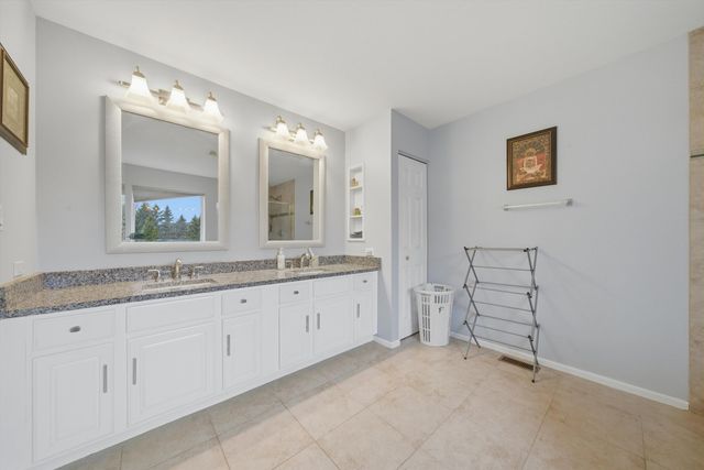 217 Sunbury Drive, St. Charles, IL 60175