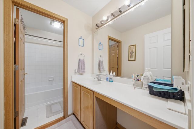 217 Sunbury Drive, St. Charles, IL 60175