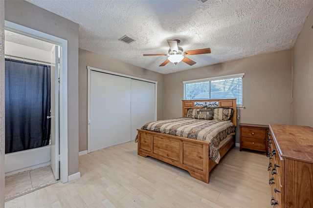 2122 Heritage Colony Drive, Friendswood, TX 77546