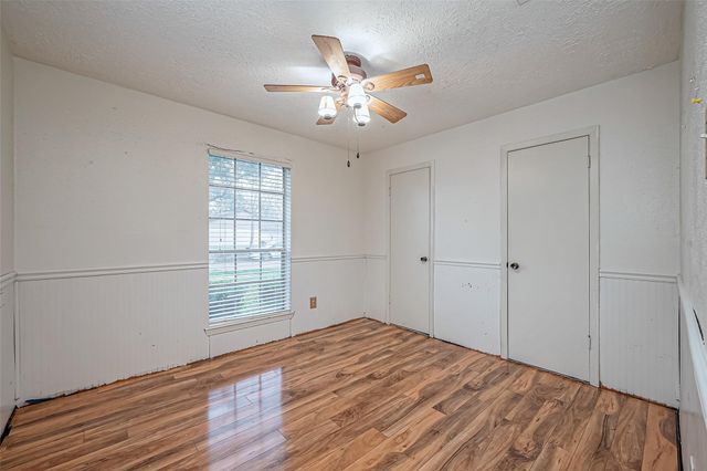 2122 Heritage Colony Drive, Friendswood, TX 77546