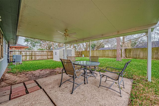 2122 Heritage Colony Drive, Friendswood, TX 77546