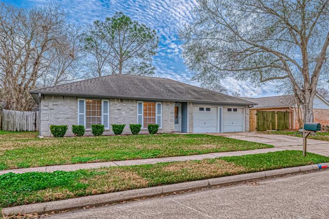 2122 Heritage Colony Drive, Friendswood, TX 77546