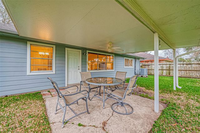 2122 Heritage Colony Drive, Friendswood, TX 77546