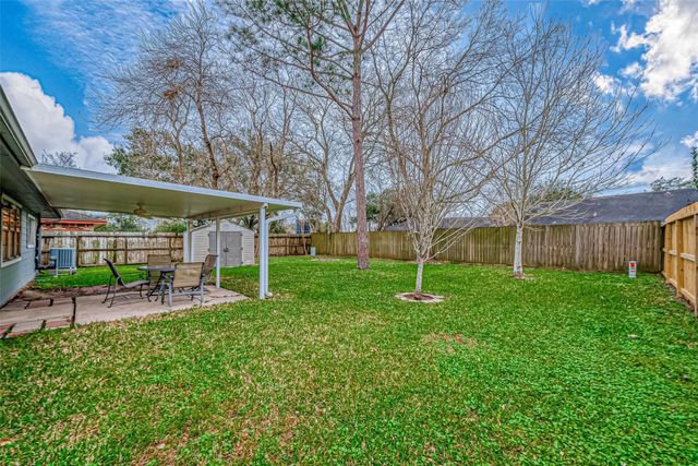 2122 Heritage Colony Drive, Friendswood, TX 77546