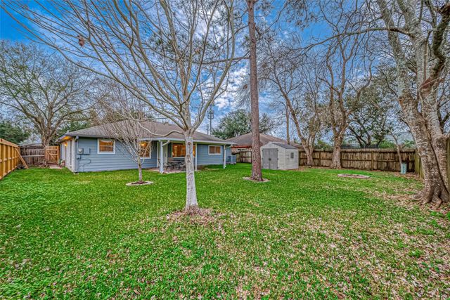 2122 Heritage Colony Drive, Friendswood, TX 77546