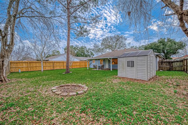 2122 Heritage Colony Drive, Friendswood, TX 77546
