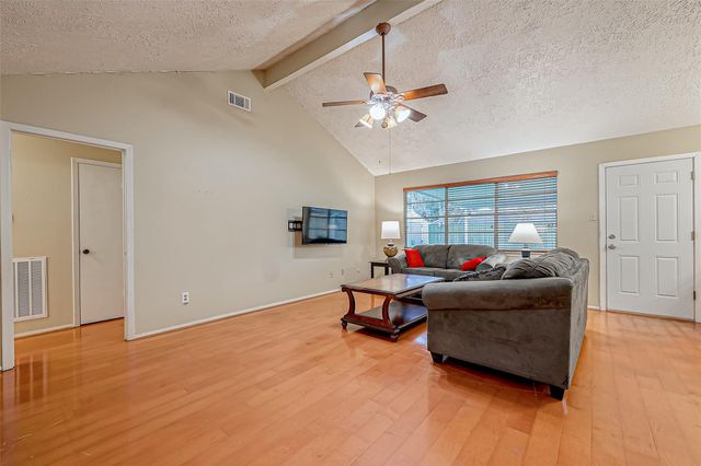 2122 Heritage Colony Drive, Friendswood, TX 77546