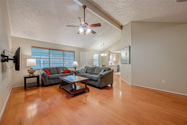 2122 Heritage Colony Drive, Friendswood, TX 77546