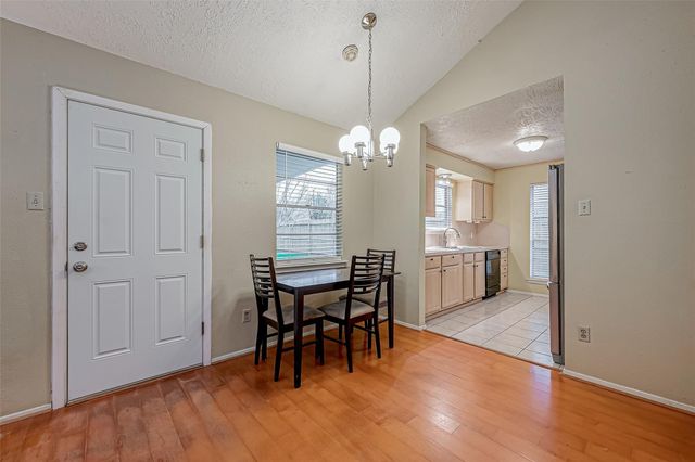 2122 Heritage Colony Drive, Friendswood, TX 77546
