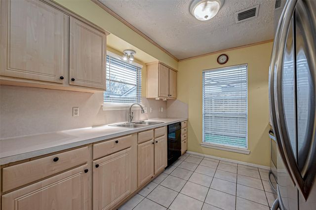 2122 Heritage Colony Drive, Friendswood, TX 77546