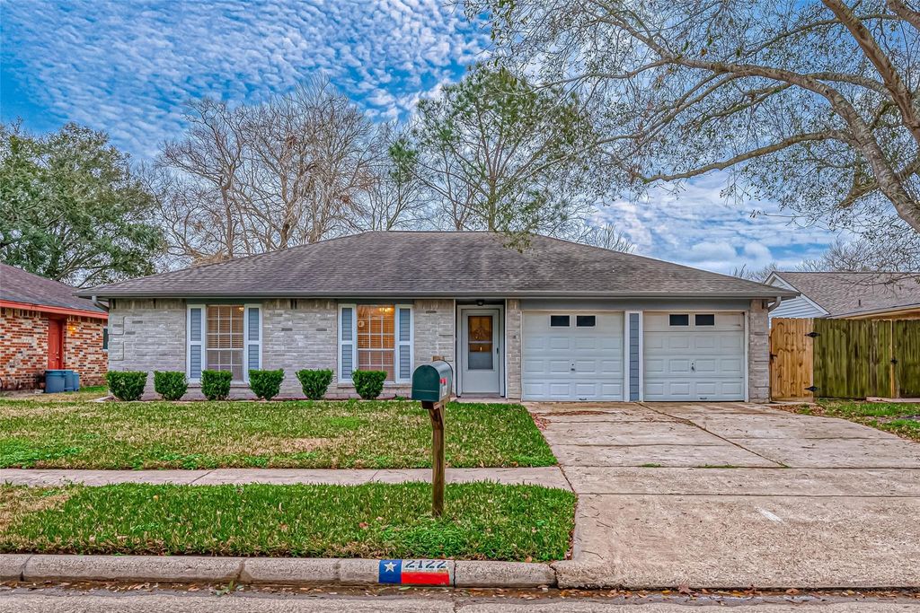 2122 Heritage Colony Drive, Friendswood, TX 77546