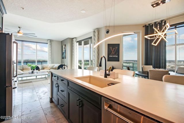 1431 RIVERPLACE Boulevard 1710, Jacksonville, FL 32207