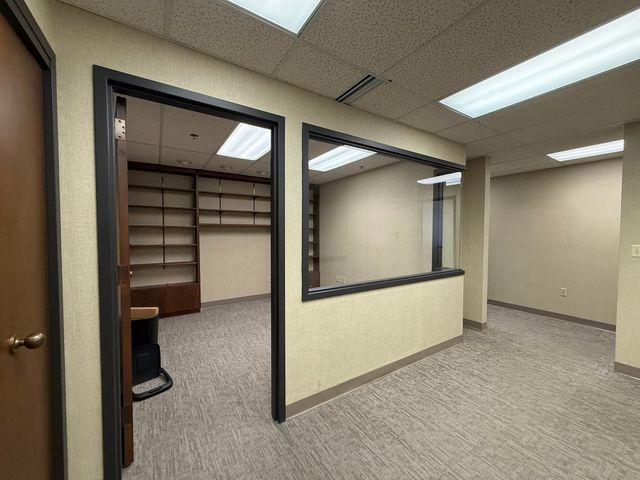 101 W 2ND Street 501, Davenport, IA 52801