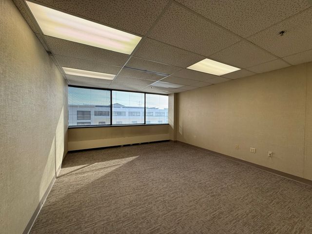 101 W 2ND Street 501, Davenport, IA 52801