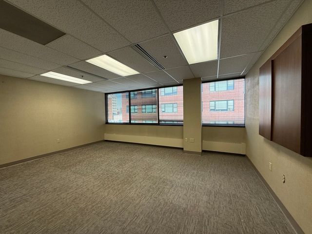 101 W 2ND Street 501, Davenport, IA 52801