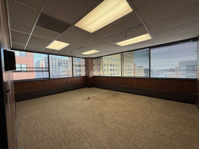 101 W 2ND Street 501, Davenport, IA 52801