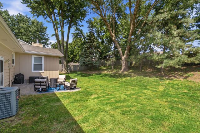 3446 Pleasant Drive, Bettendorf, IA 52722