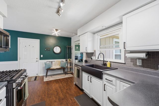 3446 Pleasant Drive, Bettendorf, IA 52722