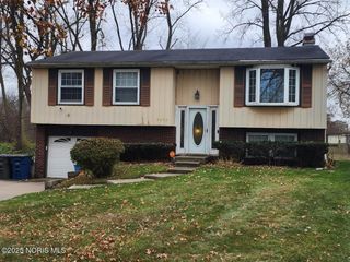 3825 Whitegate Drive, Toledo, OH 43607