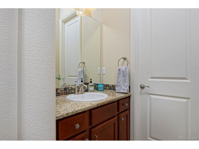 25526 E Arbor Dr, Aurora, CO 80016