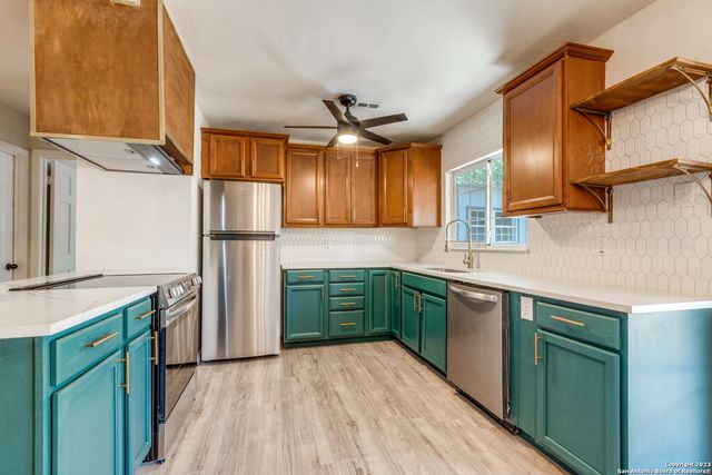 9018 ISLAND VIEW ST, San Antonio, TX 78242