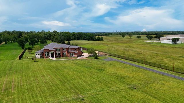 1909 E Archer Road, Baytown, TX 77521