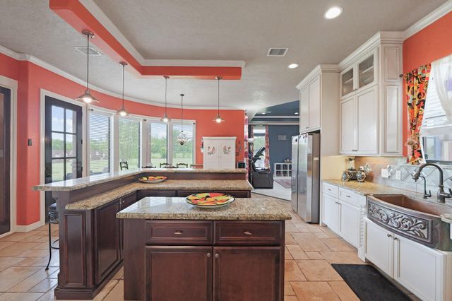 1909 E Archer Road, Baytown, TX 77521