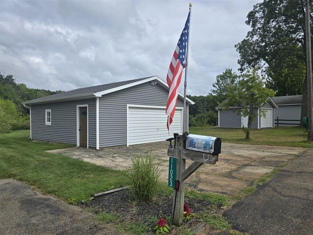 11023 Pennock Lane, Delton, MI 49046