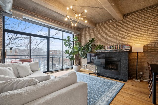 6135 N Broadway Street 300, Chicago, IL 60660