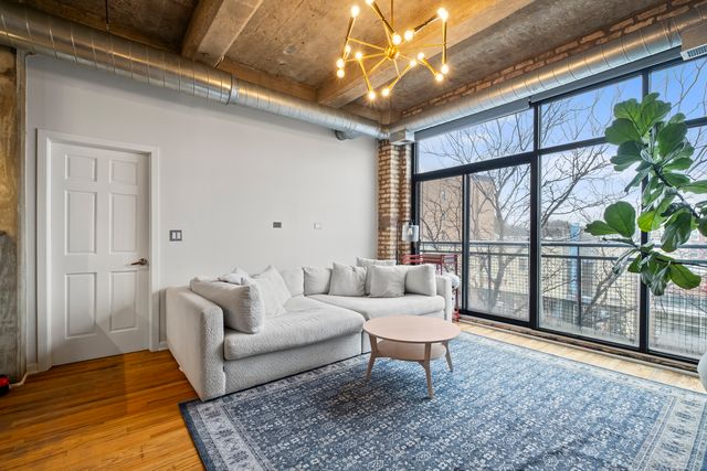 6135 N Broadway Street 300, Chicago, IL 60660