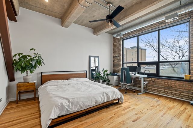 6135 N Broadway Street 300, Chicago, IL 60660