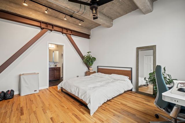 6135 N Broadway Street 300, Chicago, IL 60660