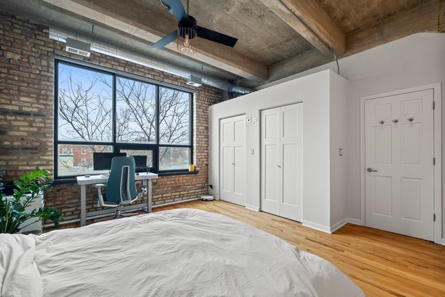 6135 N Broadway Street 300, Chicago, IL 60660