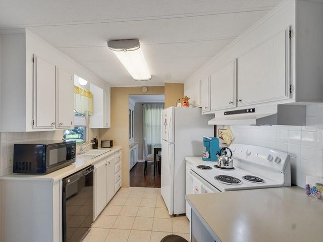 174 NE Emerald Drive, Jensen Beach, FL 34957