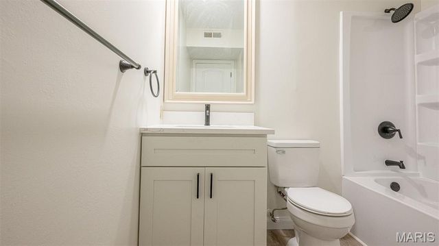 2652 Falcons Way 59, St Charles, MO 63303