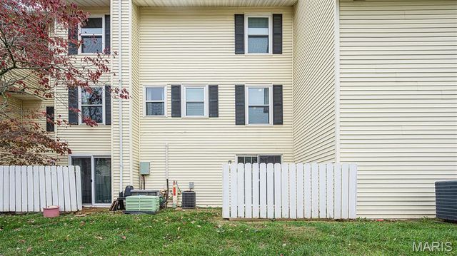 2652 Falcons Way 59, St Charles, MO 63303