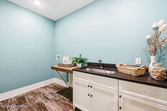 3516 Meadow Bluff Way, Louisville, KY 40245