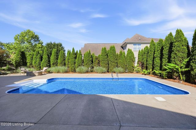 3516 Meadow Bluff Way, Louisville, KY 40245