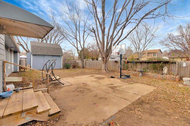 813 N Covington St, Wichita, KS 67212