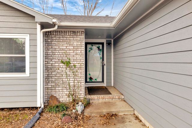 813 N Covington St, Wichita, KS 67212