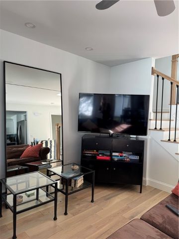 62 Memorial Boulevard, Newport, RI 02840