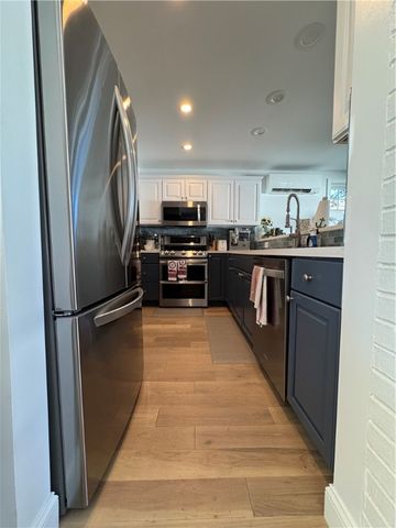 62 Memorial Boulevard, Newport, RI 02840