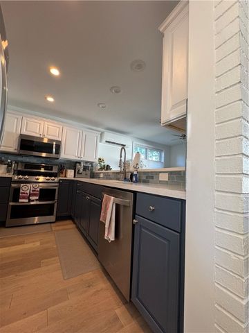 62 Memorial Boulevard, Newport, RI 02840